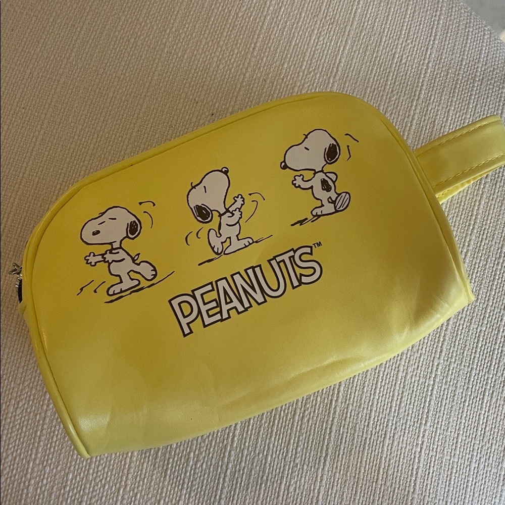 PEANUTS- Snoopy Travel Pag/Pouch/Cosmetic Bag/Organizer (UNISEX)